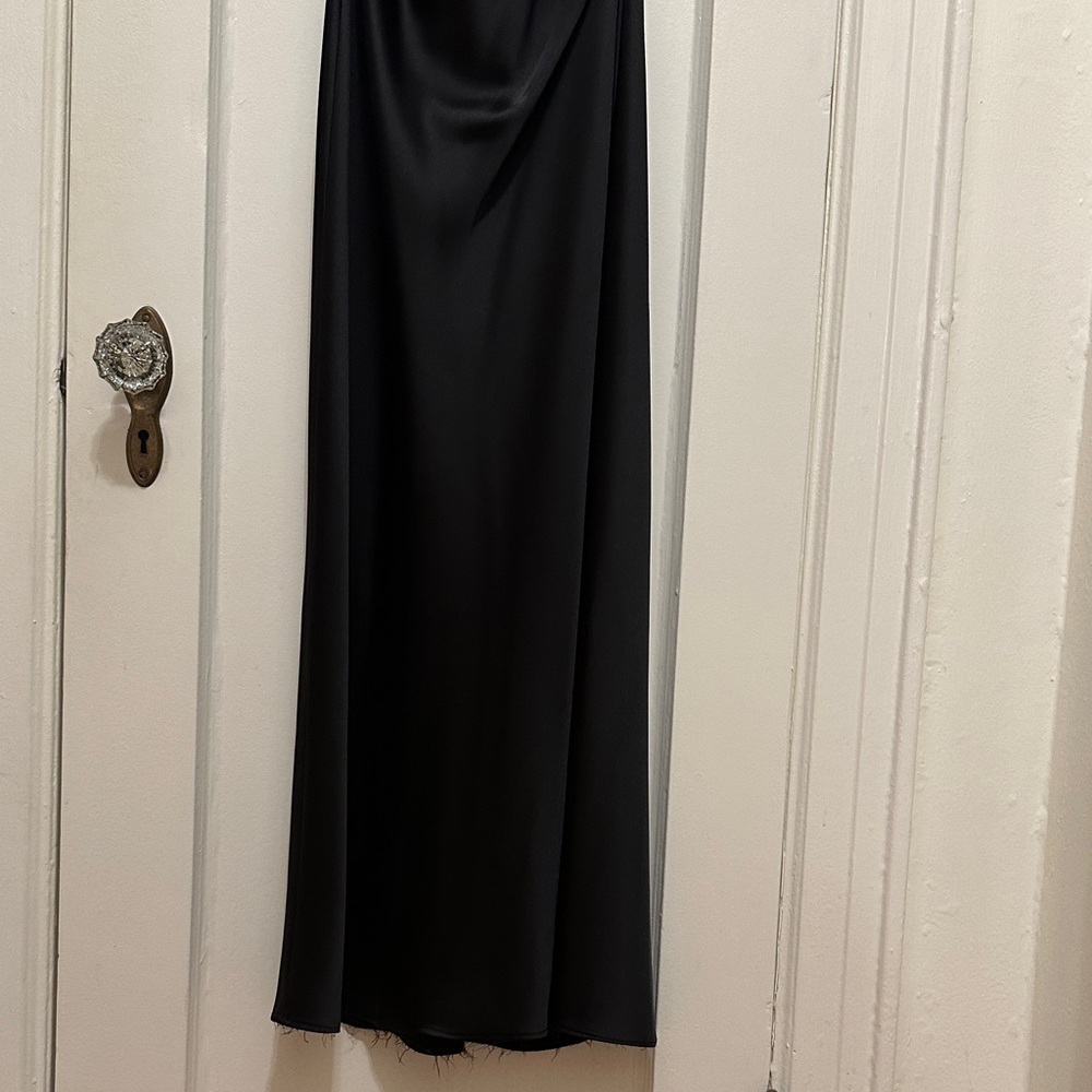 Elegant Black Dress - Picture 3 of 11